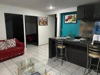 Una cocina o zona de cocina en Bonito Departamento Verde con terraza