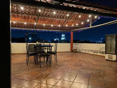 Un balcón o terraza de Bonito Departamento Verde con terraza
