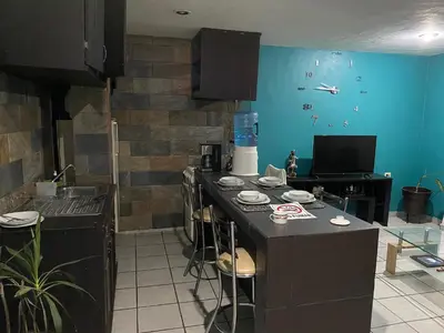 Una cocina o zona de cocina en Bonito Departamento Verde con terraza