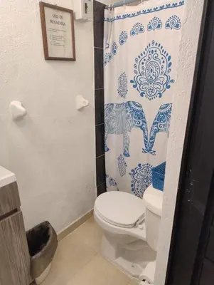 Un baño de Bungalow Turrent, a 5 minutos de Playa Mocambo