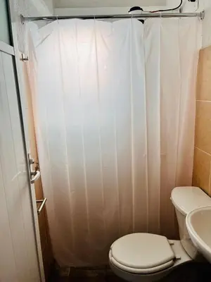 Un baño de Habitaciones LEONOR