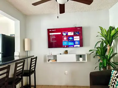Una televisión o centro de entretenimiento en Departamento Olas