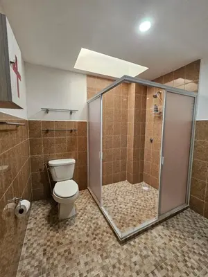 Un baño de Sensity Home Recamara 5B, Amplia y luminosa