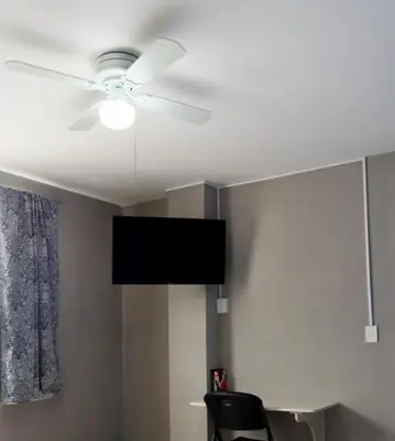 Una televisión o centro de entretenimiento en Sensity Home Recamara 5B, Amplia y luminosa