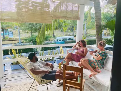 Clientes alojados en Surf and Stay Casita -beach-waves -nature