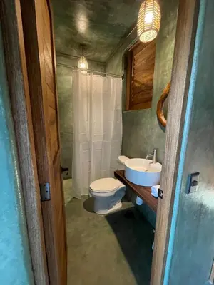 Un baño de COCOS HOTEL