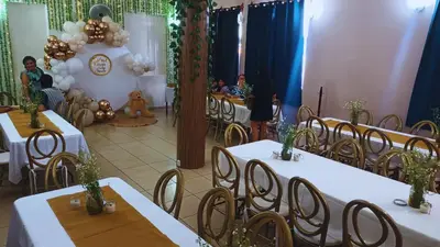 Un restaurante o sitio para comer en Hotel Cortaza Galería