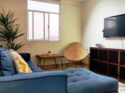 Una televisión o centro de entretenimiento en Moderno y Tradicional, elegante departamento en Oaxaca