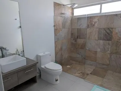 Un baño de Casa entera en exclusiva privada