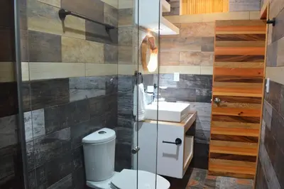Un baño de Hotel Axolotl