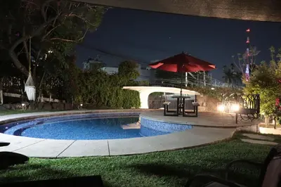 Piscina en o cerca de Casa las Maravillas, hermosos jardines y alberca