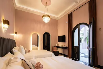 Cama o camas de una habitación en HOLT Hotel De Mi Independencia Double Queen Room