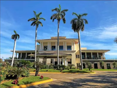Jardín al aire libre en LA ISLA RESIDENCES/HERMOSO DEPA
