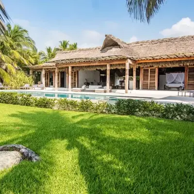 Oceanfront Casa Rhino