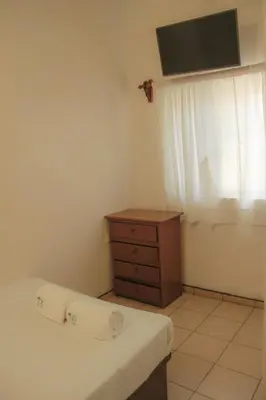 Una televisión o centro de entretenimiento en Hotel OM DownTown