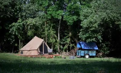 Paisaje cerca de este tented camp