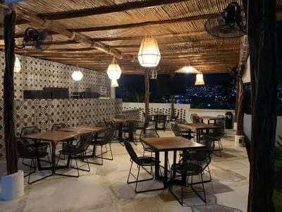 Un restaurante o sitio para comer en Departamento en Condominio Astoria