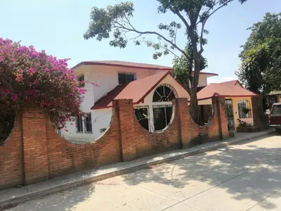 Edificio en el que se encuentra la habitación en casa particular