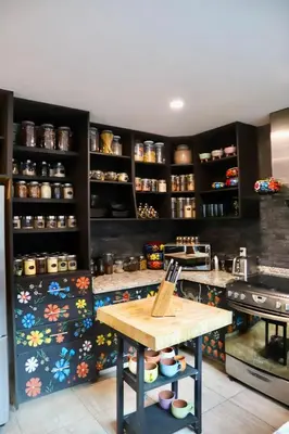 Plano de Luxurious Mid Century Modern folk art home