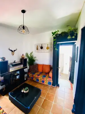 Zona de estar de Casa Onésima. Departamento privado con Terraza.