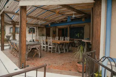Un restaurante o sitio para comer en El EQUIMITE HOTEL BOUTIQUE