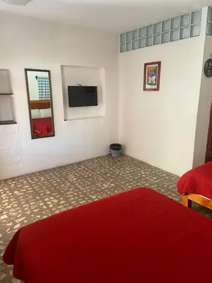 Una televisión o centro de entretenimiento en EL GRAN TORIL