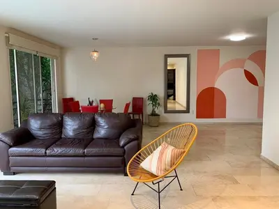 Zona de estar de Urban Classic CDMX 2BD 4PAX// Céntrico con balcón